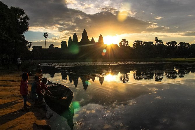 Private one-day tuktuk 'small tour' of the oldest Angkor temples - Angkor Wat first, and how start time changes the whole day