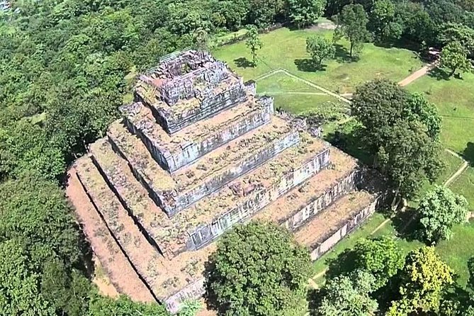Private Preah Vihear and 2 Temples Guided Tour - The Food Stop: Quick Cambodian Meal Break