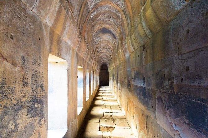 Private Preah Vihear and 2 Temples Guided Tour - Koh Ker: Seven-Tier Pyramid Energy and a Less Common Temple Layout