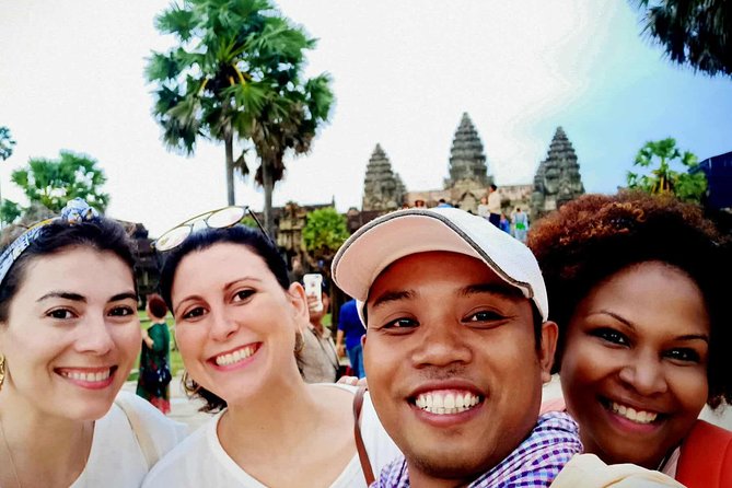 Private Tour Angkor Wat - Stop 3: Bayon Temple, the face towers and the photo strategy lesson