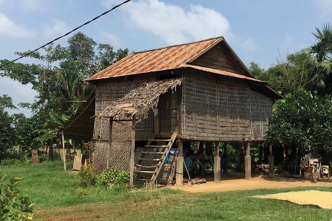 Private Tour to Kompong Phluk Off Beaten Track - Heading to Wat Thmey Killing Fields at the pagoda