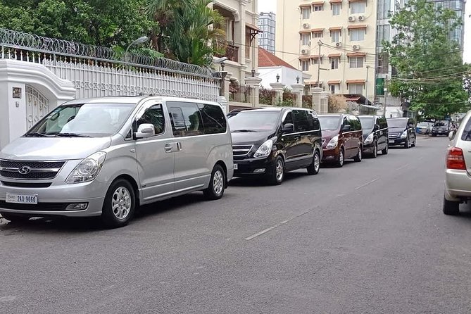 Private Transfer from Siem Reap to Phnom Penh - Skun Spider Sanctuary: a short stop with big vibes