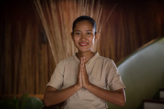 Reflexology Feet Massage in Phnom Penh - The start of your treatment: coffee or tea, cold towel, and feet cleansing