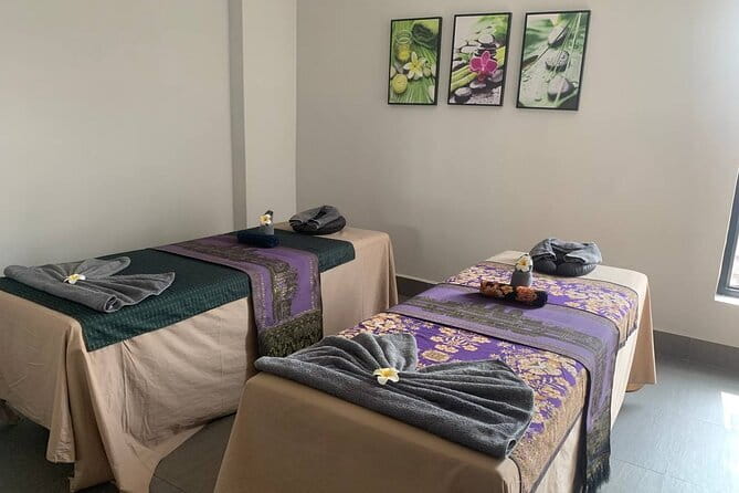 Rejuvenate the Body and Mind with Aromatherapy Oil Massage - Step-by-Step: What the 1-Hour Session Actually Feels Like