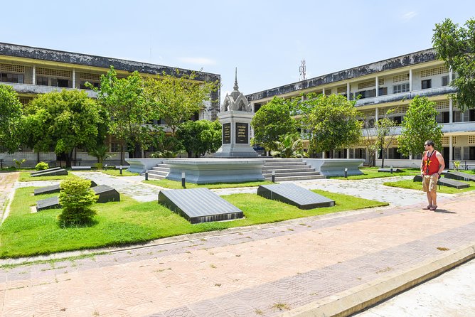 Remnants of a Khmer Rouge Era - Choeung Ek Genocidal Center: the scale you cannot unsee