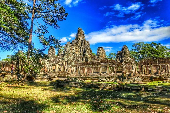 Shared Tour to Angkor Wat, Bayon and Ta Prohm Temples - Stop 3: Bayon Temple inside and out for the faces