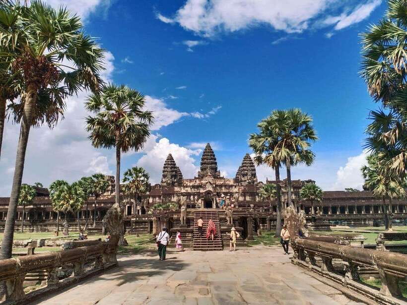Sharing Trip to Angkor Temple with sunset - Hotel Pickup, AC Van, and the Skip-the-Line Advantage