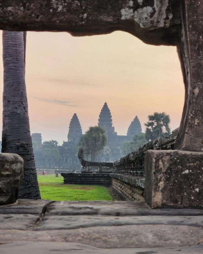 Siem Reap: 1-Day Angkor Wat Group Tour with Spanish Guide - What to Pack and How to Dress: Small Rules That Save Big Frustration