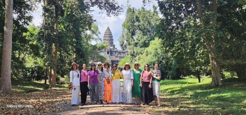 Siem Reap: 1-Day Angkor Wat Tour in Portuguese - Transport in Siem Reap: tuk-tuk comfort vs van comfort