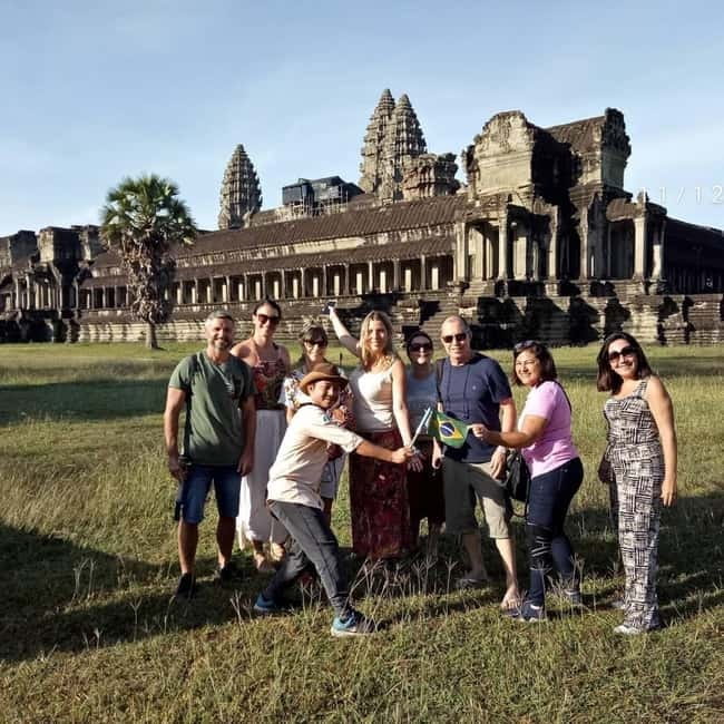 Siem Reap: 1-Day Angkor Wat Tour in Portuguese - Victory Gate photo stop: short, but it matters