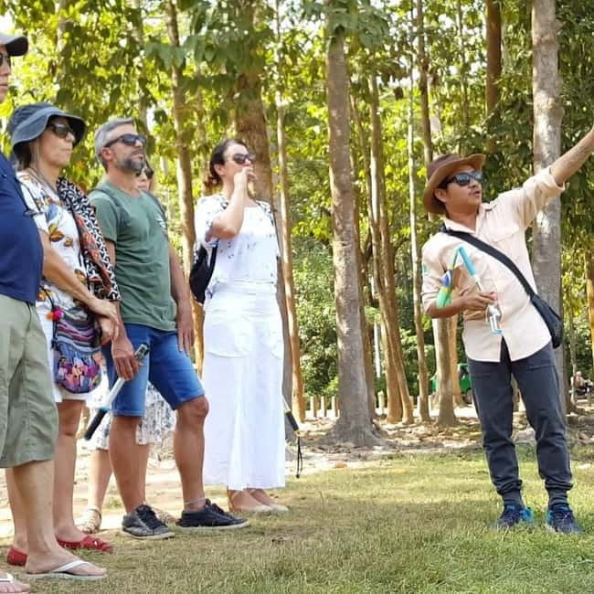 Siem Reap: 1-Day Angkor Wat Tour in Portuguese - Ta Prohm: the “jungle temple” stop that sets the tone