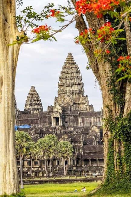 Siem Reap: 1-Day Angkor Wat Tour with Italian-Speaking Guide - Transport and timing: small groups, air-con, and lots of walking