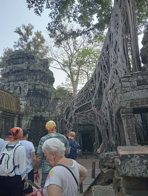 Siem Reap: 1-Day Angkor Wat Tour with Italian-Speaking Guide - What to pack and the dress rules you must follow