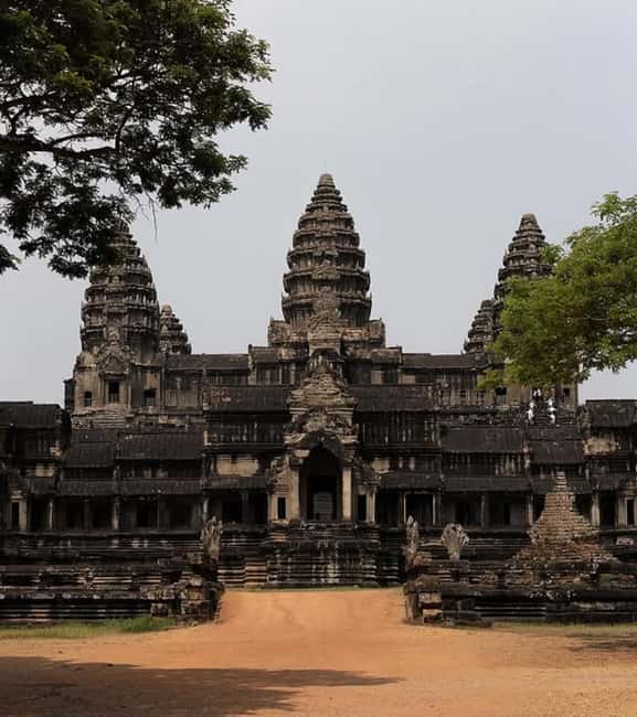 Siem Reap: 1-Day Angkor Wat Tour with Italian-Speaking Guide - Your 1-day small circuit: South Gate to Angkor Wat in 8 hours