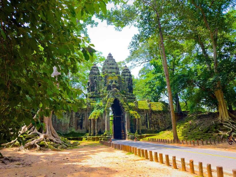 Siem Reap: 2-Days Angkor Wat with Sunrise Small-Group Tour - Day 2 starts with Angkor Wat sunrise, then spreads through Ta Prohm and Bayon