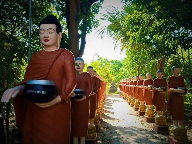 Siem Reap: 3-Hour Behind-the-Scenes Tuk-Tuk Tour - Theam’s House and Theam’s Gallery, art with a human scale