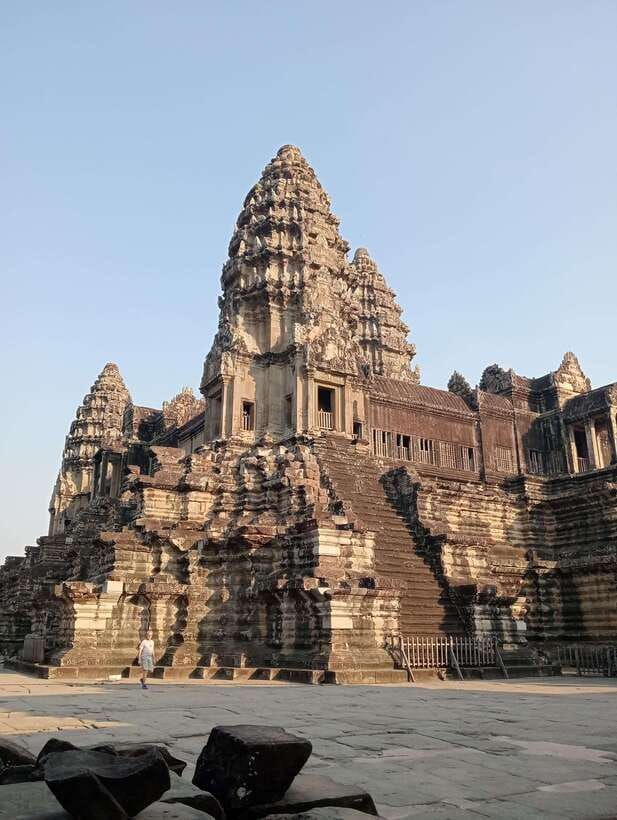 Siem Reap: Angkor Full-Day Group Tour with Japanese Guide - Srah Srang, lunch timing, and how to handle a long temple day