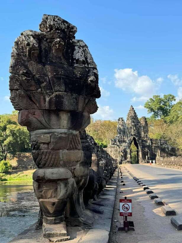 Siem Reap: Angkor Full-Day Group Tour with Japanese Guide - Why a Japanese-speaking guide changes Angkor Wat from a photo stop to a story
