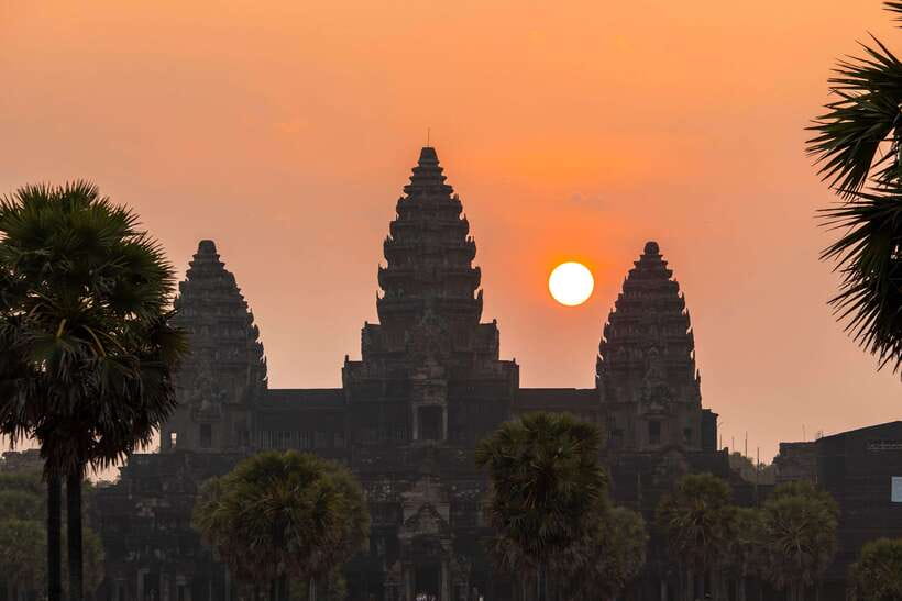 Siem Reap: Angkor Sunrise Private Tour - World Heritage Site - Angkor Thom and Bayon: big complexes, guided pacing