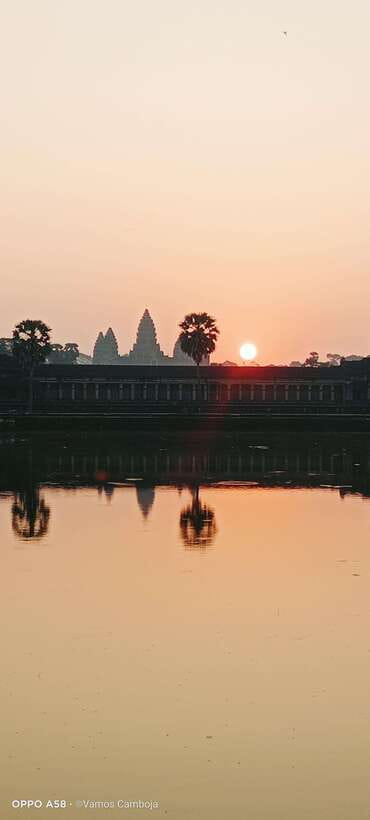 Siem Reap: Angkor Sunrise Tour with Spanish-Speaking Guide - Best for couples, Spanish speakers, and temple fans who want structure