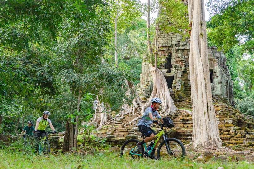 Siem Reap: Angkor Sunset Bike & Boat Tour /E-Bike Available - Cycling behind Angkor Wat, crossing the Siem Reap River, and finding single track lanes