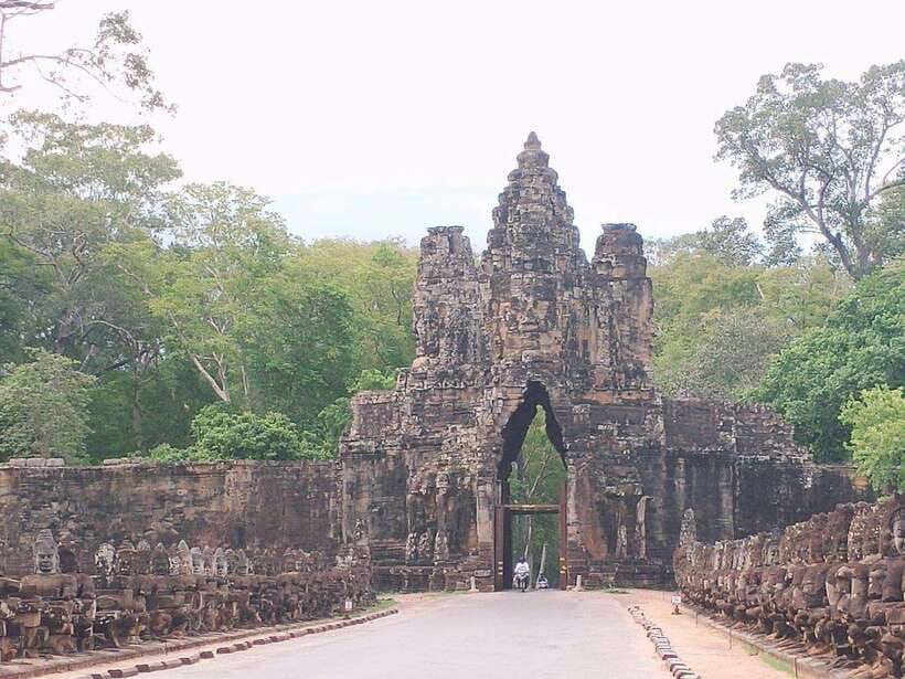 Siem Reap: Angkor Wat, Angkor Thom, and Banteay Srei Tour - Ta Prohm’s tree roots, and why it looks like a film set
