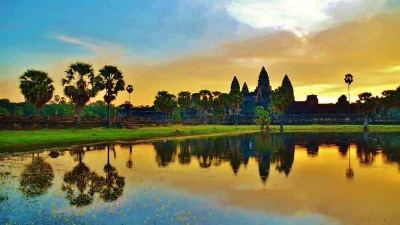 Siem Reap: Angkor Wat, Bayon & Ta Prohm Guided Tour - Logistics you should plan for: shoes, clothing, and walking time