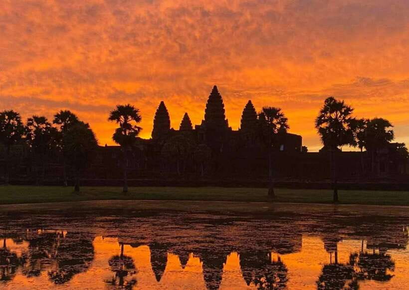 Siem Reap: Angkor Wat Private Tour by Tuk-Tuk - Drivers, English, and optional official guides