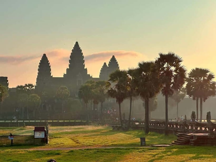 Siem Reap: Angkor Wat Private Tour with Sunrise - The private guide factor: pacing, explanations, and photo help