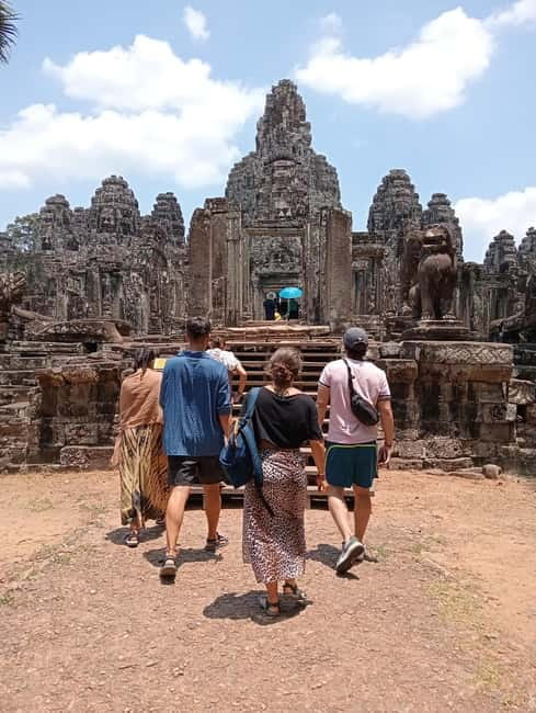 Siem Reap: Angkor Wat Small-Group Day Tour - Language support and guide quality: how to choose well
