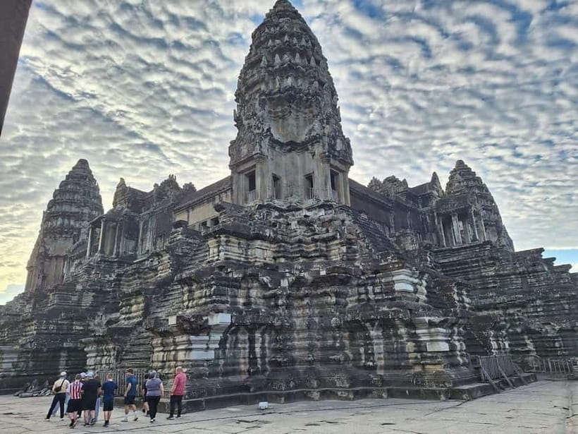 Siem Reap: Angkor Wat Small-Group Day Tour - Victory Gate and Angkor Thom: the moment you get oriented