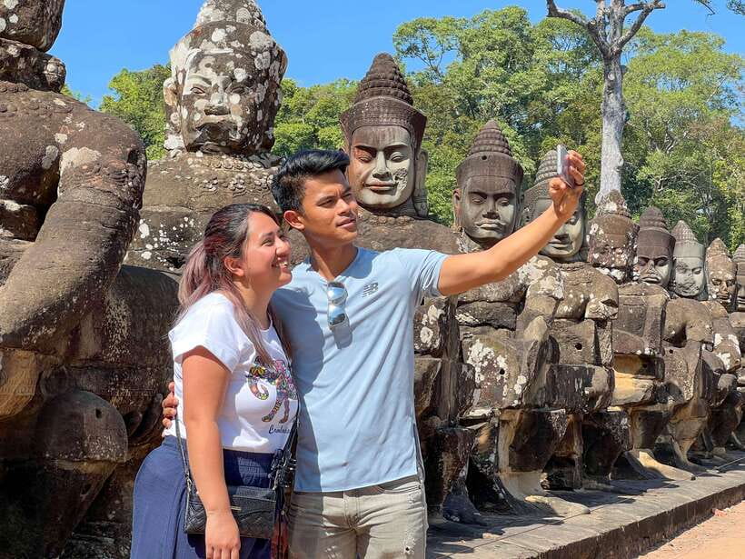 Siem Reap: Angkor Wat Small-Group Day Tour and Sunset - Lunch at a local restaurant, then Phum Preah Dak village