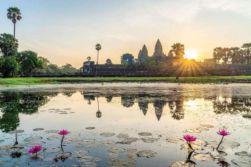 Siem Reap: Angkor Wat: Small-Group Sunrise or Sunset Tour - Bayon Temple Finish, Plus Time to Breathe Between Stops