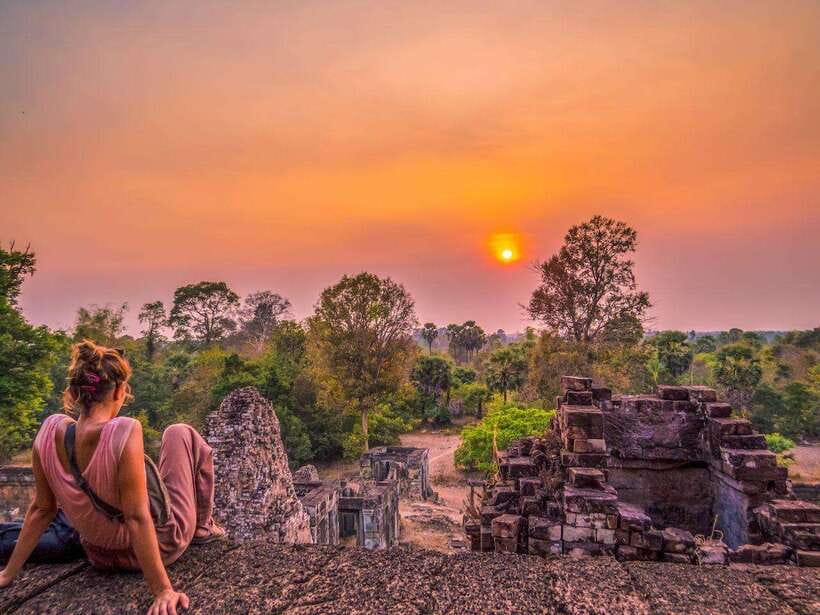 Siem Reap: Angkor Wat: Small-Group with Sunset Tour - Angkor Wat: moat, wall, and the long galleries