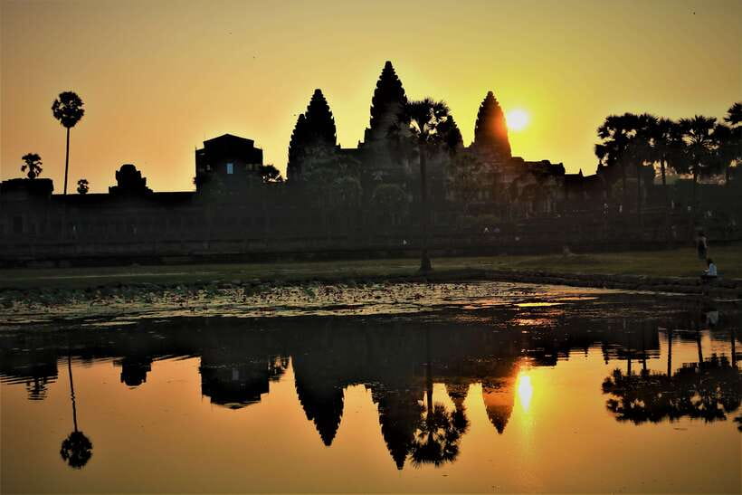 Siem Reap: Angkor Wat Sunrise and Best Temples Tour - Breakfast at Srah Srang, Then the Southern Gate of Angkor Thom