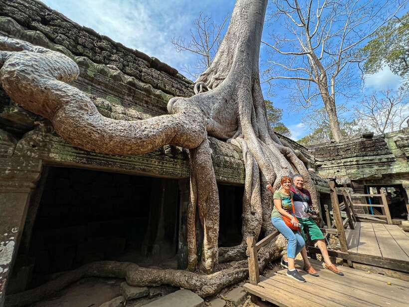 Siem Reap: Angkor Wat Sunrise and Market Tour by Jeep - The local market stop, shopping with context (and optional wild snacks)