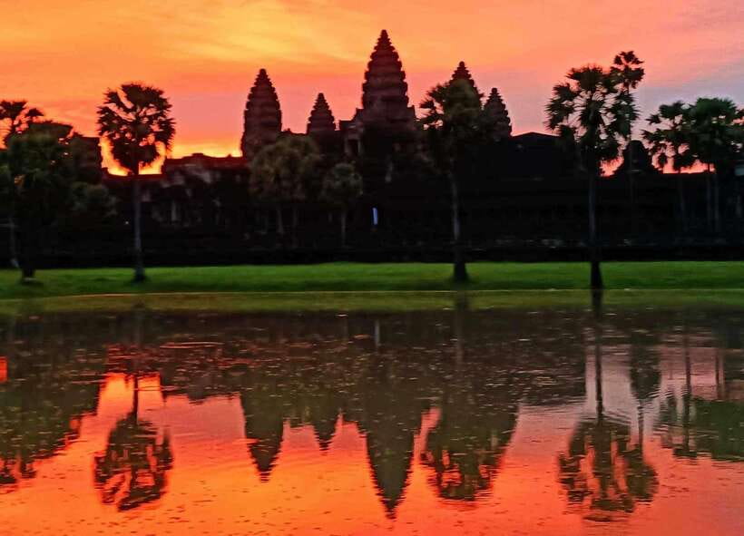 Siem Reap: Angkor Wat Sunrise or Sunset Guided Group Tour - Sunrise or Sunset Timing: Why you should care about early light