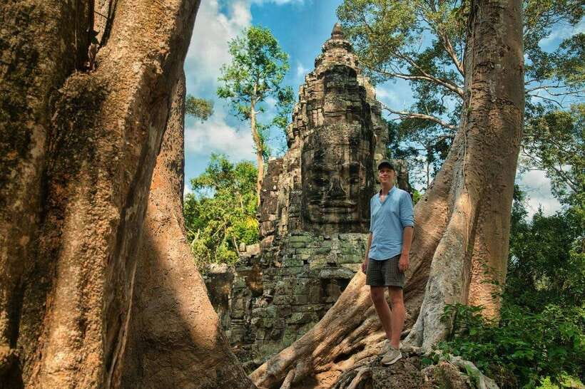 Siem Reap: Angkor Wat Sunrise or Sunset Guided Group Tour - Angkor Wat at first light: what the walk feels like