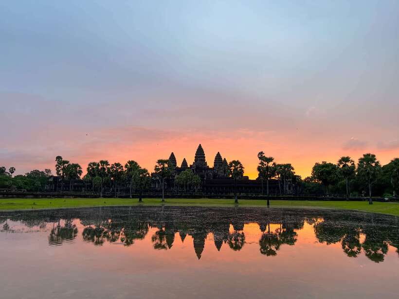 Siem Reap: Angkor Wat Sunrise Tour via Tuk Tuk & Breakfast - Sunrise and Angkor Wat by tuk tuk, with time to breathe
