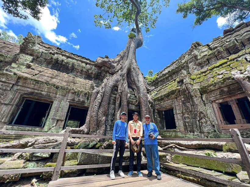 Siem Reap: Angkor Wat Sunrise Tour via Tuk Tuk & Breakfast - Breakfast that tastes local, plus palm cake in Preah Dak village