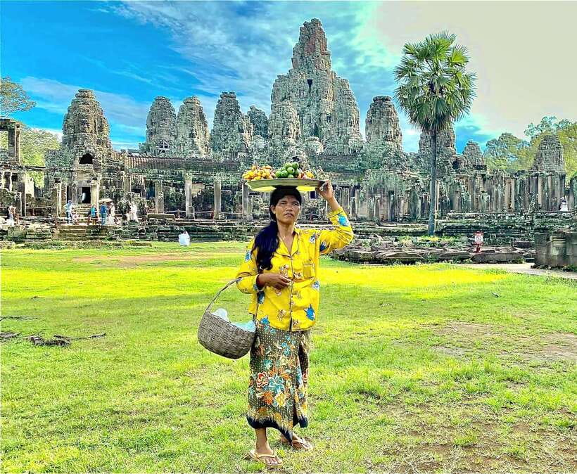 Siem Reap: Angkor Wat Sunrise Tour With Small Group - Bayon Temple in the heart of Angkor Thom