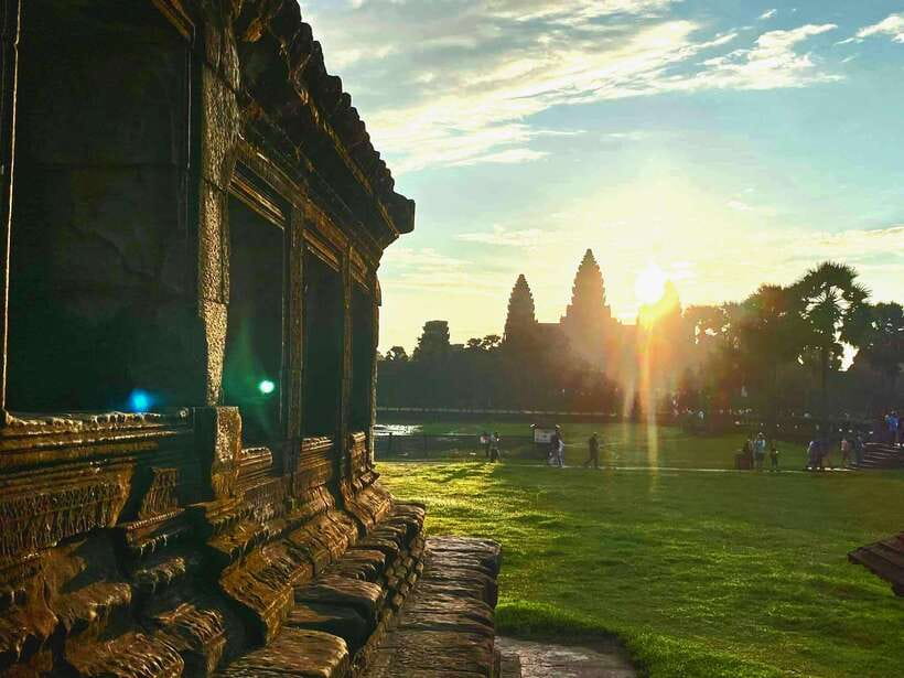 Siem Reap: Angkor Wat Sunrise Tour With Small Group - Pickup timing, transportation, and what to bring