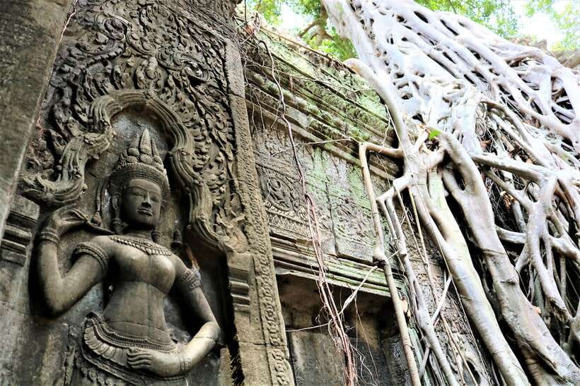 Siem Reap: Angkor Wat with German or English Guided Tour - Pickup in Siem Reap, then quick momentum