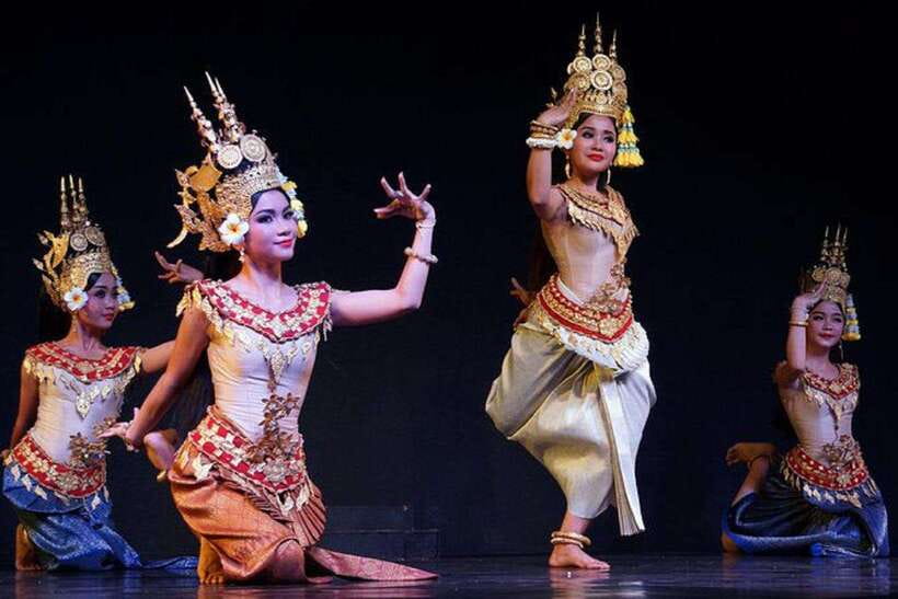Siem Reap: Apsara Dance Show and Dinner with Hotel Pickup - Entering a Khmer Myth: What the Apsara Show Actually Shows