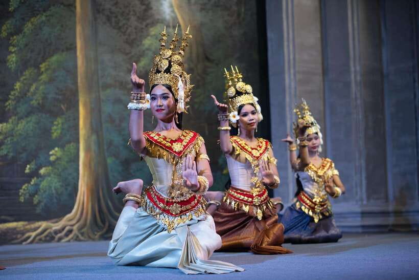 Siem Reap: Apsara Show Including Dinner & Hotel Pickup - What happens during the show: Khmer gestures, costumes, and live music