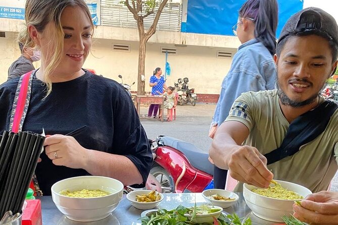 Siem Reap Authentic Breakfast and Market Tour - Stop 3 at Wat Bo Temple: bai set chrouk and grilled pork rice