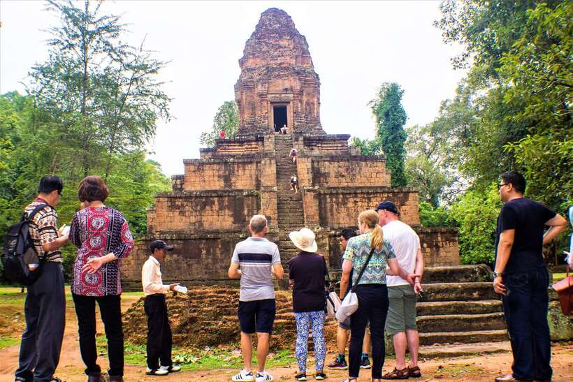 Siem Reap: Banteay Srei and Grand Circuit Heritage Tour - Neak Pean and the Jayatataka Baray: a calm detour from the crowd