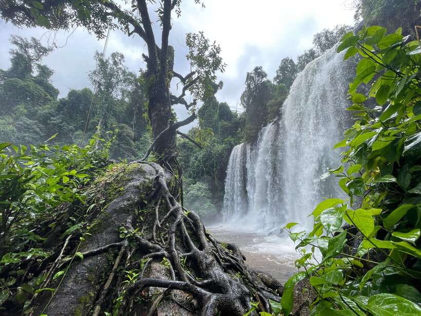 Siem Reap: Beng Mealea, Banteay Srei & Kulen Waterfall Trip - Beng Mealea: a temple that feels swallowed by jungle