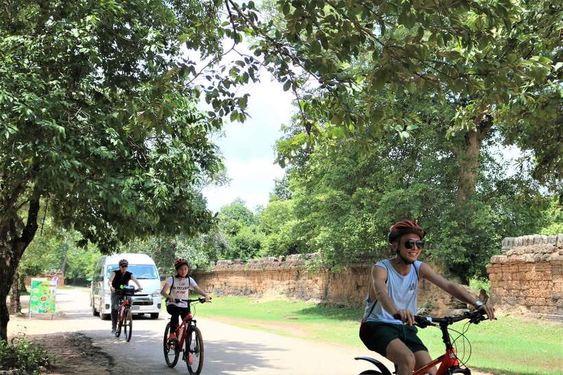 Siem Reap: Bike Rental - The Return Ride Through Angkor Thom’s City Wall