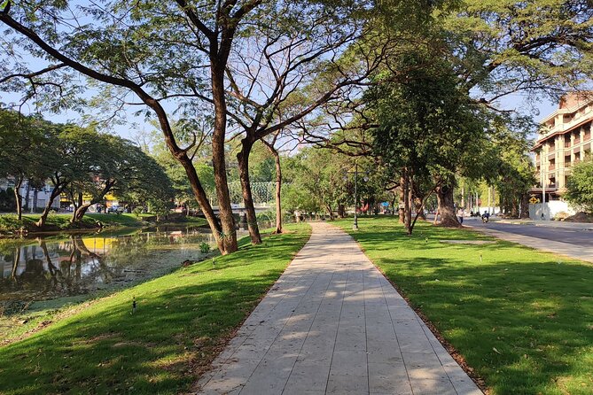 Siem Reap City Walking Tour - Wat Preah Prom Rath: the reclining Buddha and a key temple lesson